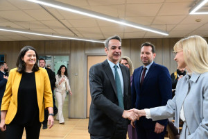 Μητσοτάκης: Πεπεισμένος ότι θα έχουμε κατώτατο μισθό €950 το 2027