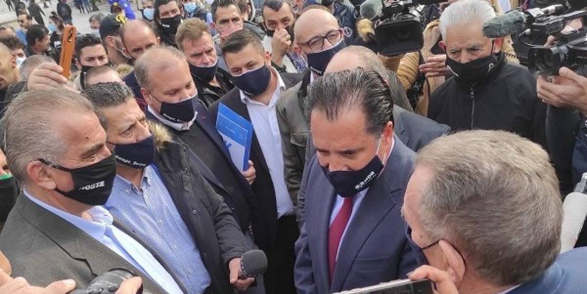 Γεωργιάδης: Να κάνουμε γιορτές με ανοιχτά μαγαζιά