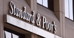 S&amp;P: Θετική εξέλιξη η αποεπένδυση του ΤΧΣ από την Πειραιώς