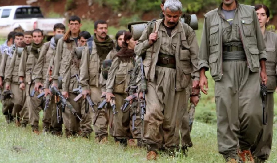 Ξεκίνησε ο αφοπλισμός του PKK: Παρέδωσαν τα όπλα και τα έκαψαν (video)