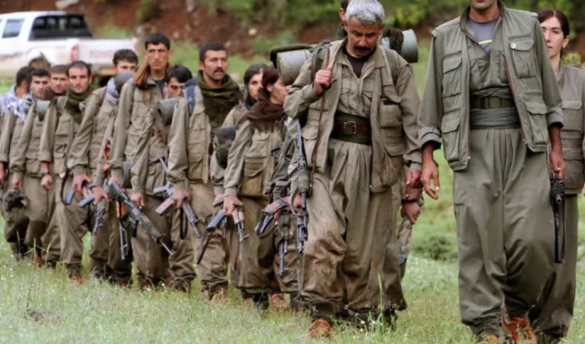 Ξεκίνησε ο αφοπλισμός του PKK: Παρέδωσαν τα όπλα και τα έκαψαν (video)