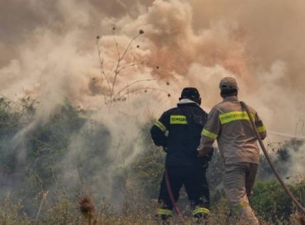 Σε εξέλιξη πύρινα μέτωπα στην Ηλεία