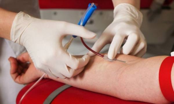 Οι αρνητές… αρνούνται μεταγγίσεις αίματος από εμβολιασμένους