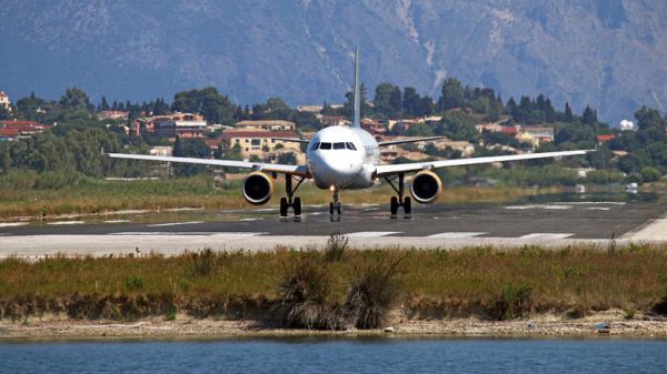 Χειροτερεύουν οι όροι για τα 14 αεροδρόμια