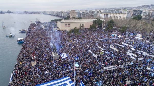 Παμμακεδονικές Ενώσεις: «Προειδοποιητική» επιστολή στον Τσίπρα για το Σκοπιανό