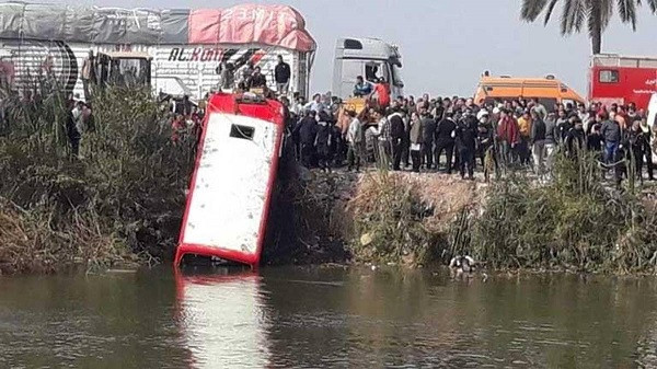 Αίγυπτος: Τουλάχιστον 19 νεκροί μετά από πτώση λεωφορείου σε κανάλι