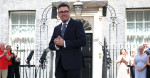 Επίσημα στο τιμόνι της Βρετανίας ο Άντι Μπέρναμ – Ο έβδομος πρωθυπουργός μέσα σε μία δεκαετία