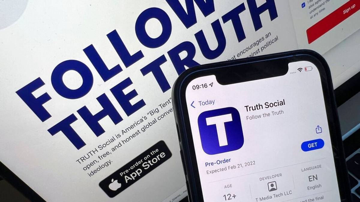 Ο Ντόναλντ Τραμπ κυκλοφορεί την εφαρμογή «Truth Social»