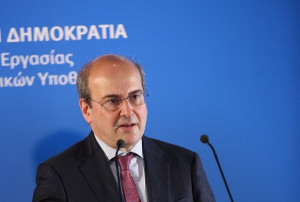 Χατζηδάκης: «Ξεπάγωμα» συντάξεων και διπλή αύξηση από 1/1/2023