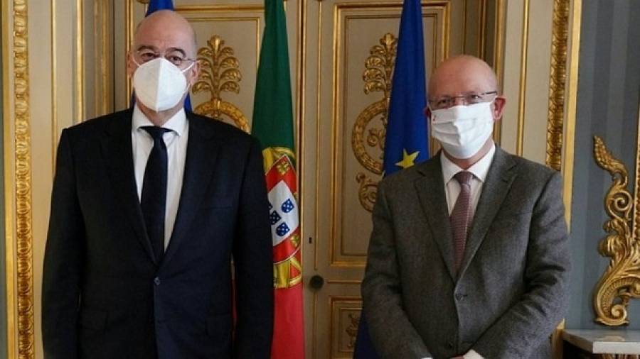 Δένδιας: Διερευνητικές επαφές μόνο με βάση το Διεθνές Δίκαιο