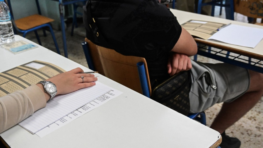 Στην «μάχη» των Πανελλαδικών εξετάσεων οι μαθητές - Τα μηνύματα του πολιτικού κόσμου