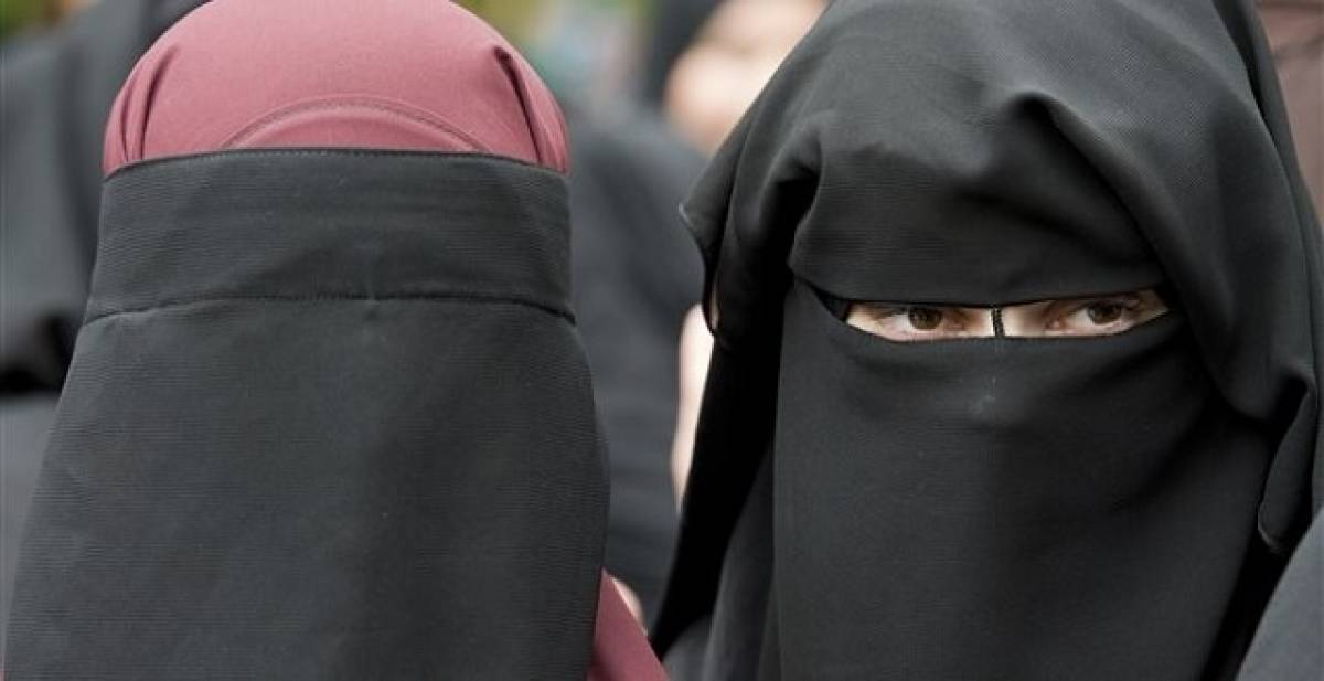Η Νορβηγία απαγόρευσε επίσημα νικάμπ και μπούρκα στα σχολεία