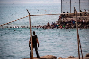 Ιταλία: Αναστέλλει τη Σένγκεν με την Ισπανία – Στους 57 οι νεκροί στη Θέουτα
