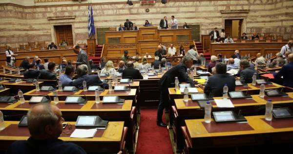 Αυτά είναι τα μέλη της Επιτροπής Αναθεώρησης του Συντάγματος