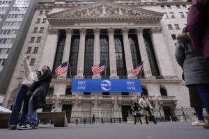 Wall Street: Επιφυλακτικό ξεκίνημα με επιτόκια και τράπεζες στο προσκήνιο