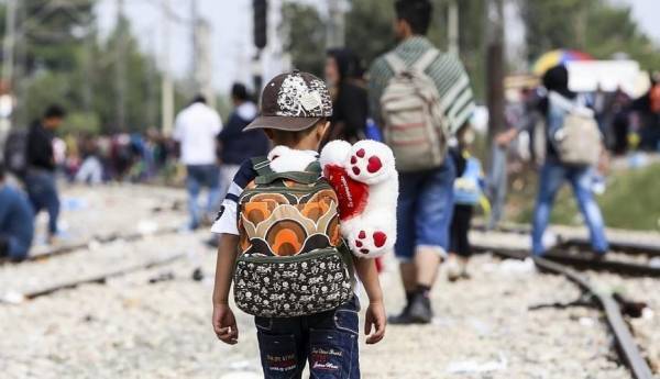 Κομισιόν: Μέχρι εννέα μήνες η προθεσμία οικογενειακής επανένωσης ανηλίκων προσφύγων
