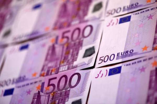 Τα 500άευρα κυκλοφορούν ακόμη... ανάμεσα μας