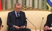 Το μυστηριώδες σημείωμα που δόθηκε στον Ερντογάν στο Προεδρικό Μέγαρο