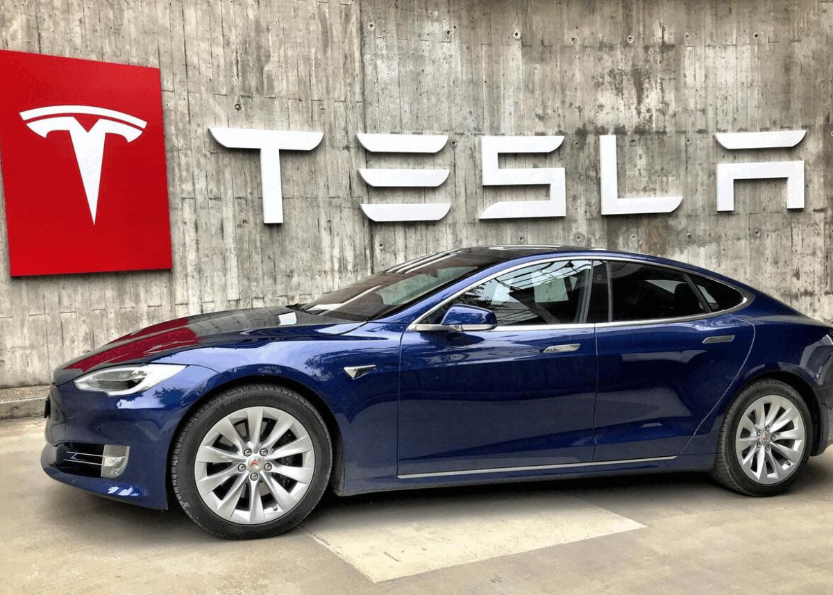ΗΠΑ: Ομαδική αγωγή κατά της Tesla σχετικά με τους χιλιομετρητές