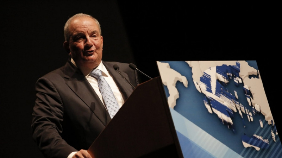 Όλες οι «φυλές» της ΝΔ παρούσες στην ομιλία του Καραμανλή