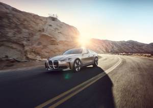 Ξεκινάει η παραγωγή της BMW i4, του νέου ηλεκτρικού της βαυαρικής φίρμας