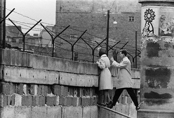 1 στους 2 Γερμανούς δεν γνωρίζει πότε χτίστηκε το Τείχος του Βερολίνου!