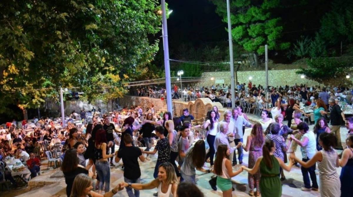 Βατόπουλος: Ίσως πρέπει να τεθεί ζήτημα απαγόρευσης για τα πανηγύρια