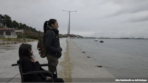 «Μαμά, έρχομαι»: Το ντοκιμαντέρ για την πολύνεκρη σιδηροδρομική τραγωδία στα Τέμπη έρχεται στο MEGA