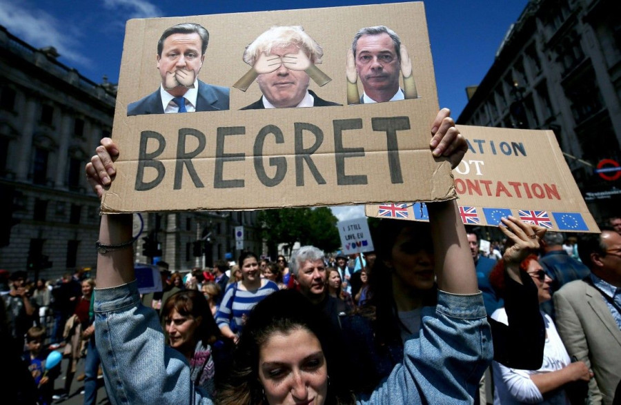 «Bregret»: Όλο και περισσότεροι Βρετανοί μετανιώνουν για το Brexit
