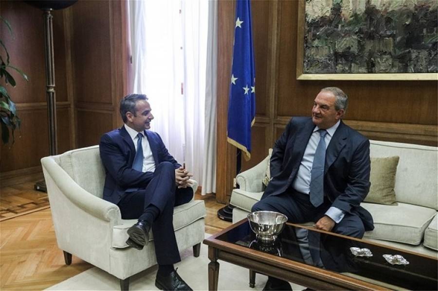 Οι πολιτικές εξελίξεις στη συνάντηση Μητσοτάκη - Καραμανλή