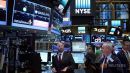 "Ποδαρικό" με τριψήφια άνοδο για Dow Jones