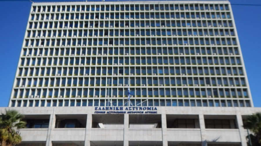 Αυτοβούλως στη ΓΑΔΑ τρία άτομα που συνομιλούσαν με την 12χρονη
