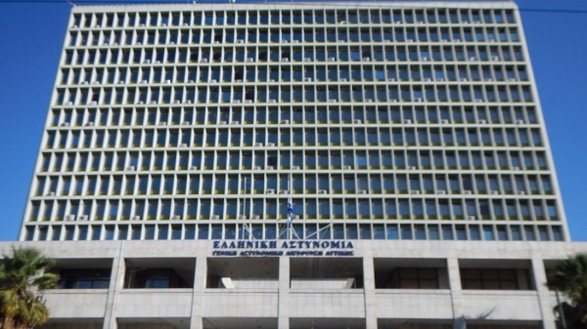 Αυτοβούλως στη ΓΑΔΑ τρία άτομα που συνομιλούσαν με την 12χρονη
