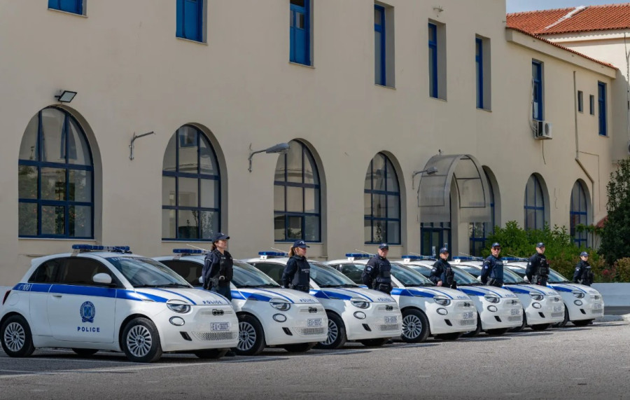 ΔΕΗ: Δωρεά 48 ηλεκτρικών οχημάτων-36 θέσεων φόρτισης στην ΕΛΑΣ