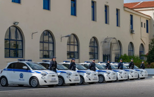 ΔΕΗ: Δωρεά 48 ηλεκτρικών οχημάτων-36 θέσεων φόρτισης στην ΕΛΑΣ