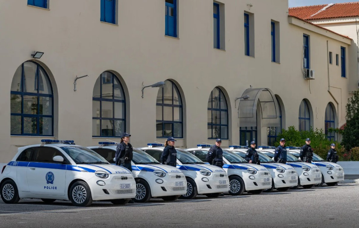 ΔΕΗ: Δωρεά 48 ηλεκτρικών οχημάτων-36 θέσεων φόρτισης στην ΕΛΑΣ