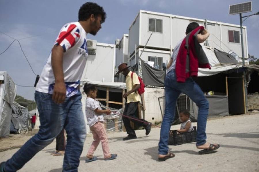 ΓΕΕΘΑ: Υπεράριθμοι παραμένουν οι μετανάστες στις δομές των Ενόπλων Δυνάμεων