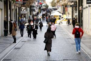 Aγορά: Μέτρα πανδημίας και χαμηλοί τζίροι οι μεγάλες απειλές