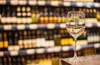 HORECA: Το «σφράγισμα» οδηγεί σε απόγνωση την αγορά αλκοολούχων ποτών