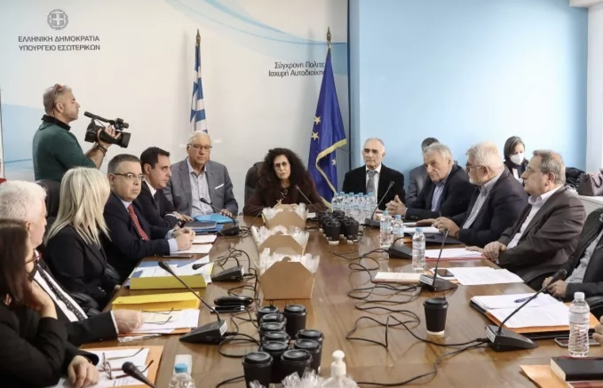 Ώρα… debate: Συνεδριάζει εκ νέου η διακομματική επιτροπή εκλογών