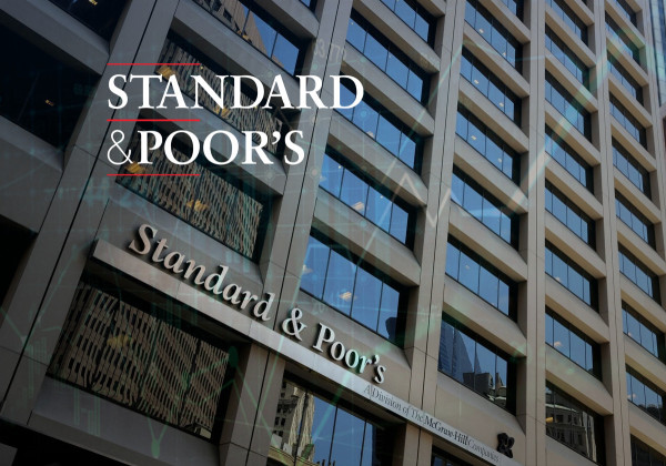S&amp;P: Tα «καμπανάκια» πίσω από τα «καλά λόγια» για την ελληνική οικονομία