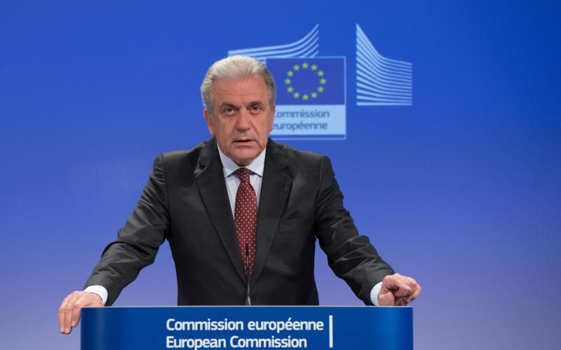 Ο Αβραμόπουλος «άδειασε» την κυβέρνηση για τις ΜΚΟ...