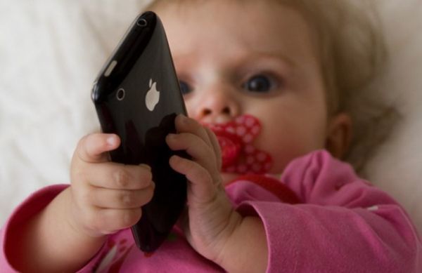 Καμπανάκι για τον εθισμό των παιδιών στα iPhone