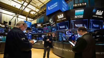 Τεχνολογική «βουτιά» στη Wall Street, παρά το ανοδικό ξεκίνημα