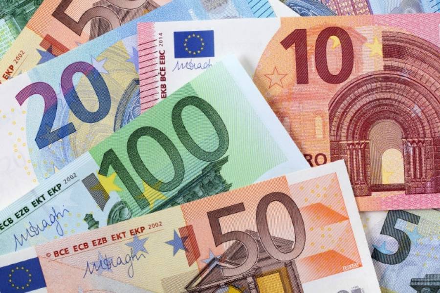 Σε χαμηλό 11 μηνών το ευρώ
