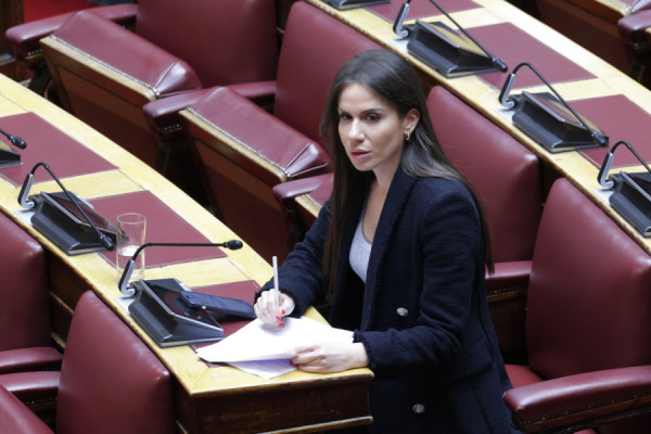 Βατσινά: Ευρωπαϊκή οδηγία η μείωση ΦΠΑ για σεισμόπληκτους-Άπραγη η κυβέρνηση