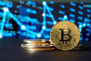 Προσπαθεί να εδραιωθεί στα $67.000 το Bitcoin- Ανεβαίνει το Ethereum