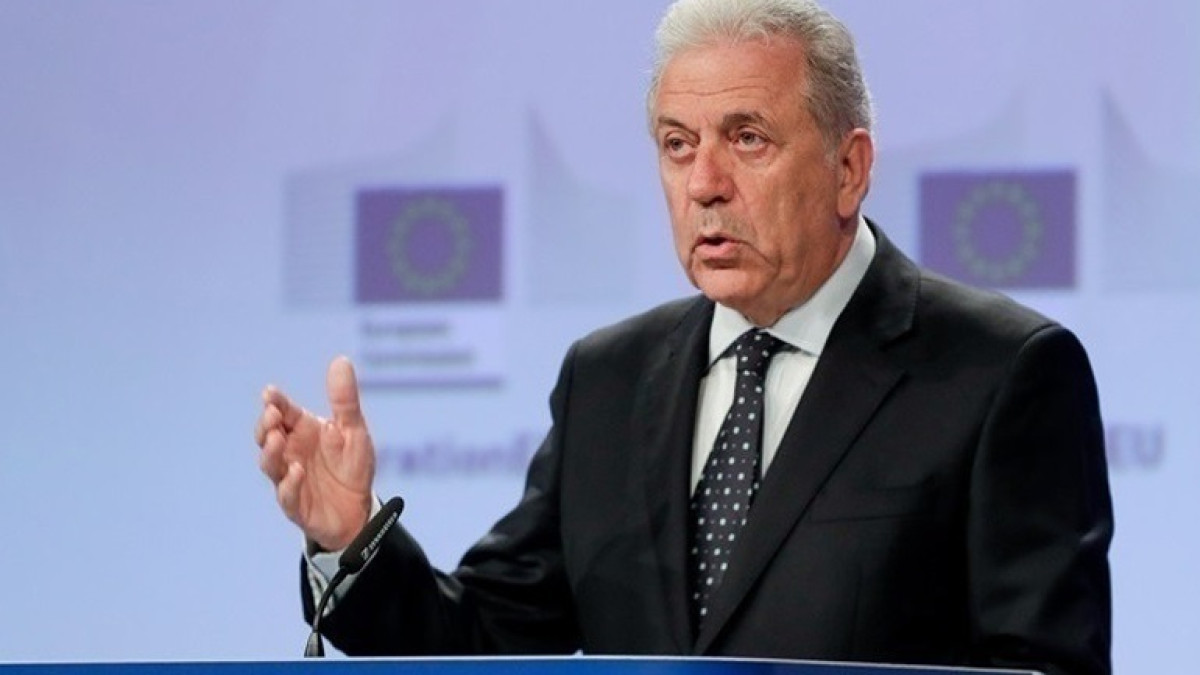 Επείγουσα έρευνα για τον Αβραμόπουλο διέταξε η Κομισιόν