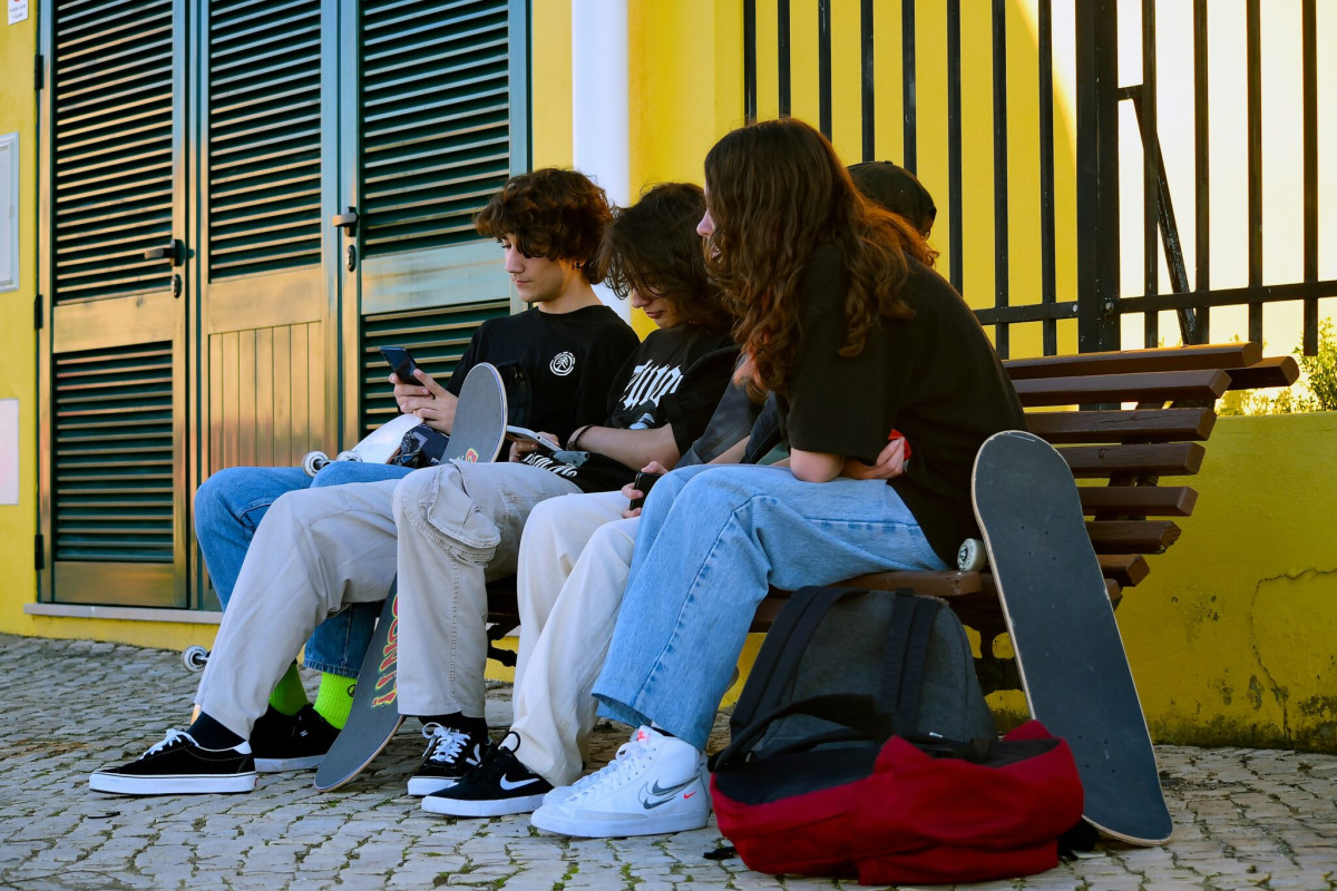Eurostat: Γιατί οι Έλληνες νέοι καθυστερούν να φύγουν από το πατρικό σπίτι