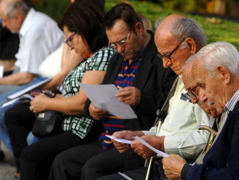Καυγάς για το ποιος θα κάνει τις λιγότερες μειώσεις